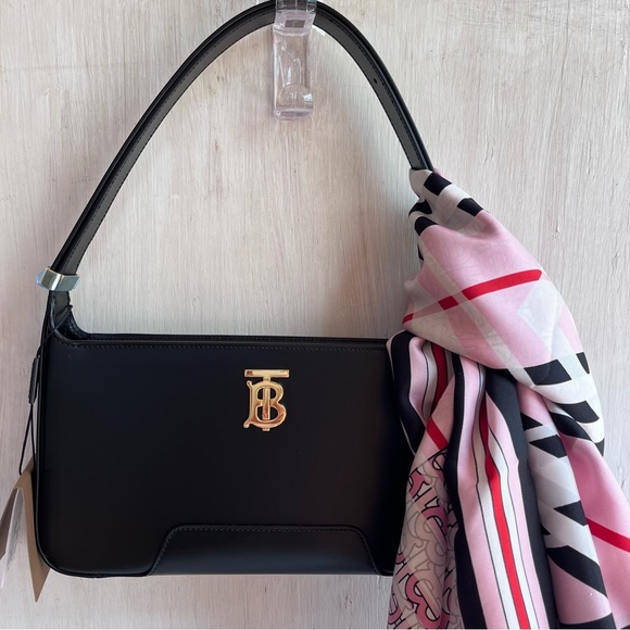 🔴SOLD🔴 BURBERRY Show it Off Bundle - Picture 5 of 16